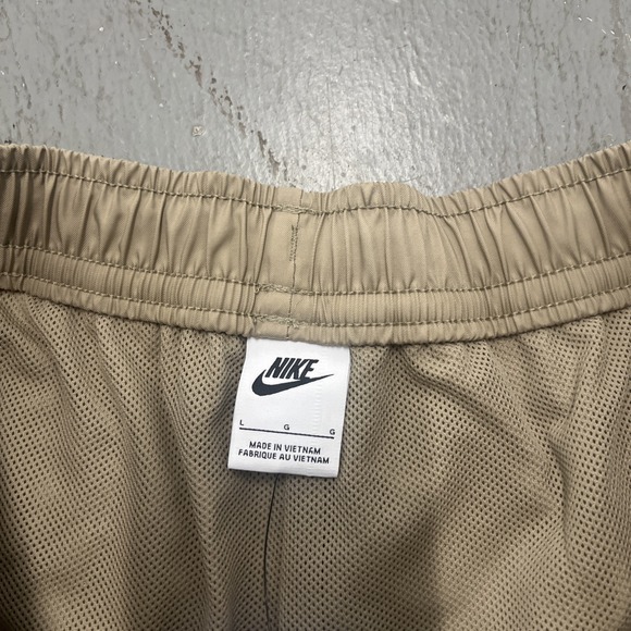 Nike Men's Sportswear Woven Flow Athletic Shorts Tan And Black Large FJ1653-247 - Picture 3 of 7